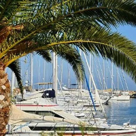T2 Avec Terrasse Sud, Climatisé, à Proximité - - Fr-1-251-295 Appartement Le Lavandou