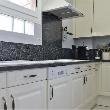 T2 Avec Terrasse Sud, Climatisé, à Proximité - - Fr-1-251-295 Appartement Le Lavandou