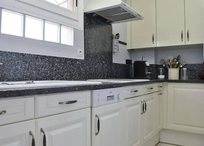 T2 Avec Terrasse Sud, Climatise, A Proximite - - Fr-1-251-295 Lejlighed Le Lavandou