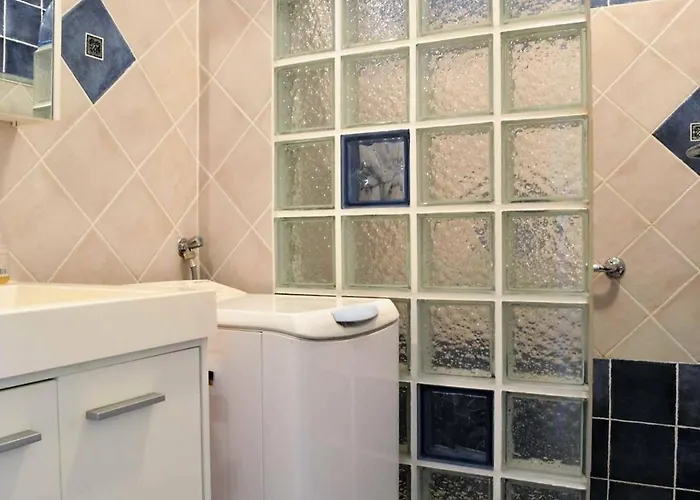 Lejlighed T2 Avec Terrasse Sud, Climatise, A Proximite - - Fr-1-251-295